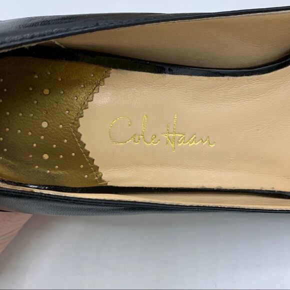 Cole Haan Black and Patent Leather Cap Toe Modest Heel Career Pumps Sz 7.5 - Picture 9 of 15